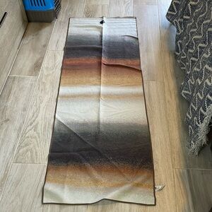 manduka Yogitoes Mat Towel EUC